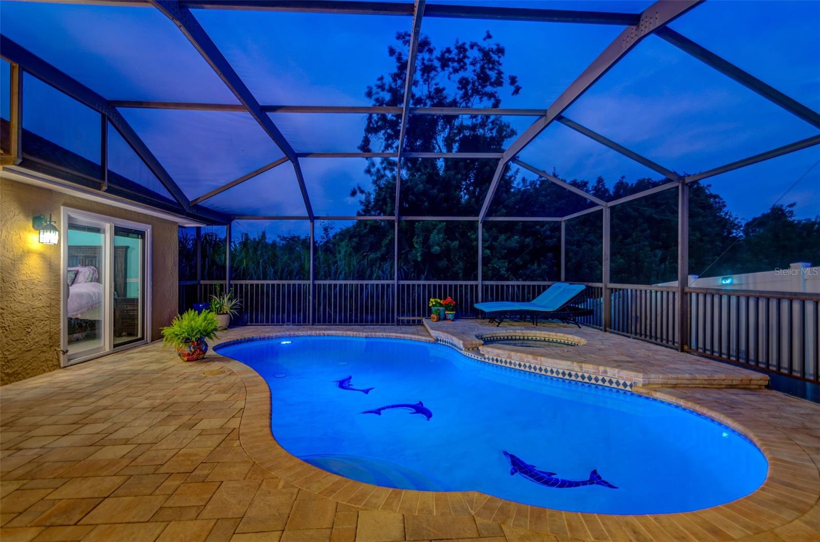 957 WESTWINDS BLVD