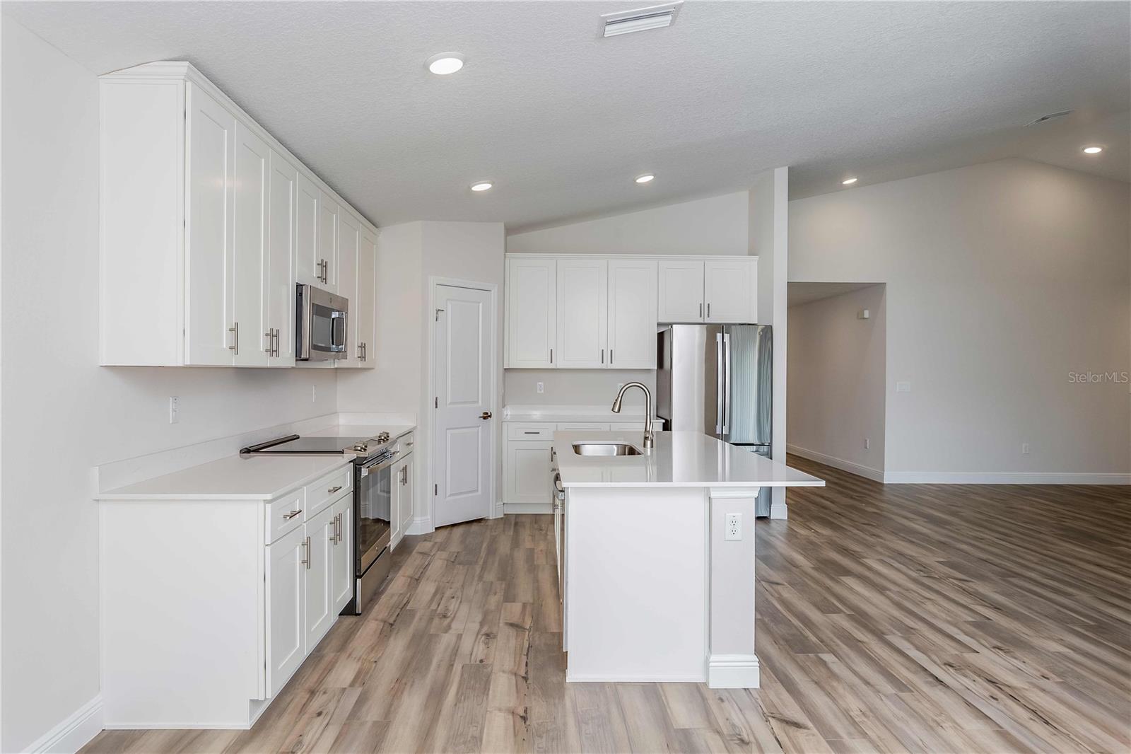 1038 BRIMSTONE CIR photo 4