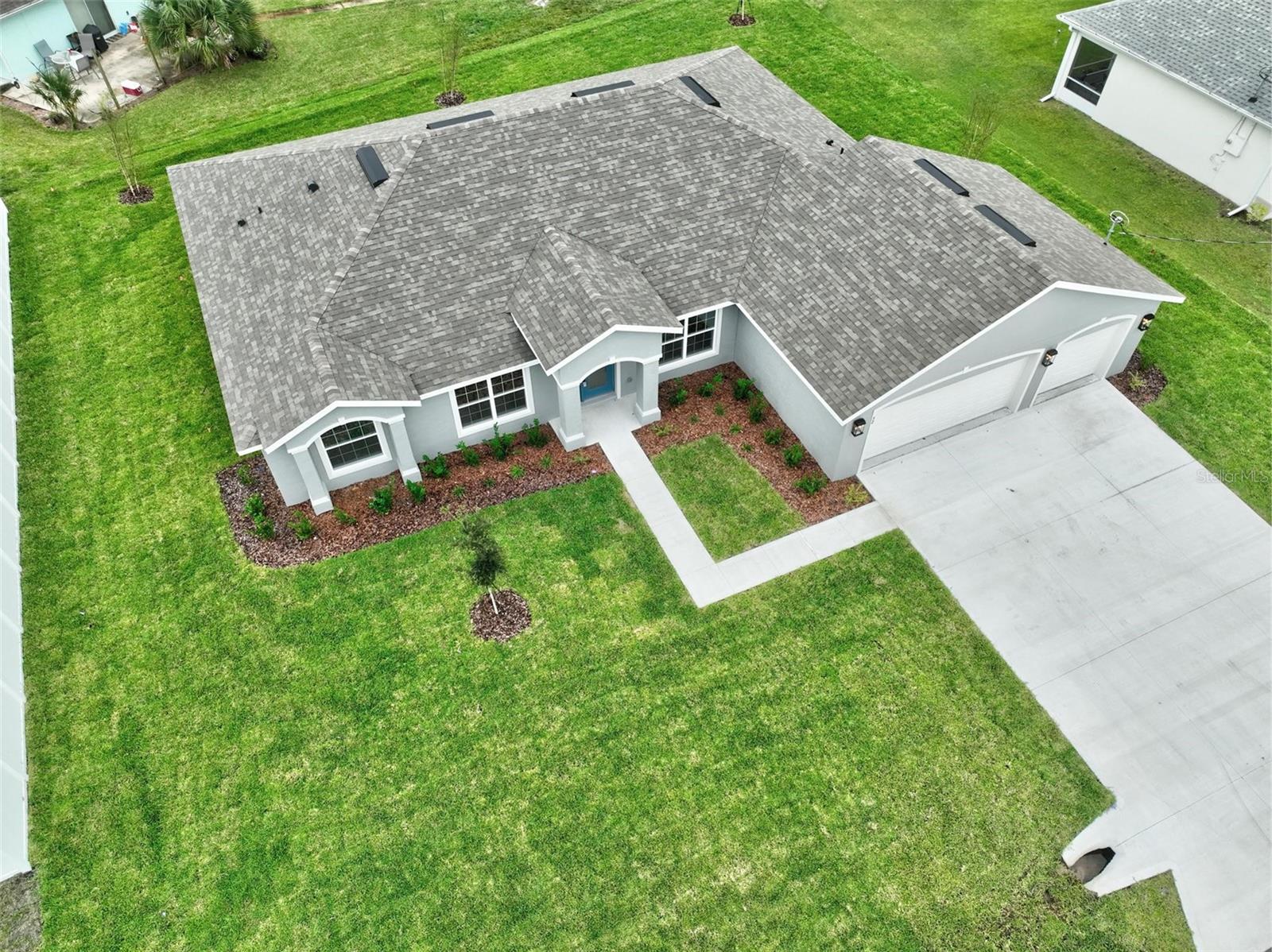 32 PRINCE ANTHONY LN photo 3