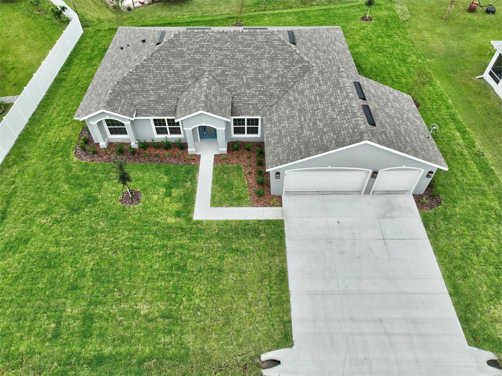 32 PRINCE ANTHONY LN photo 4