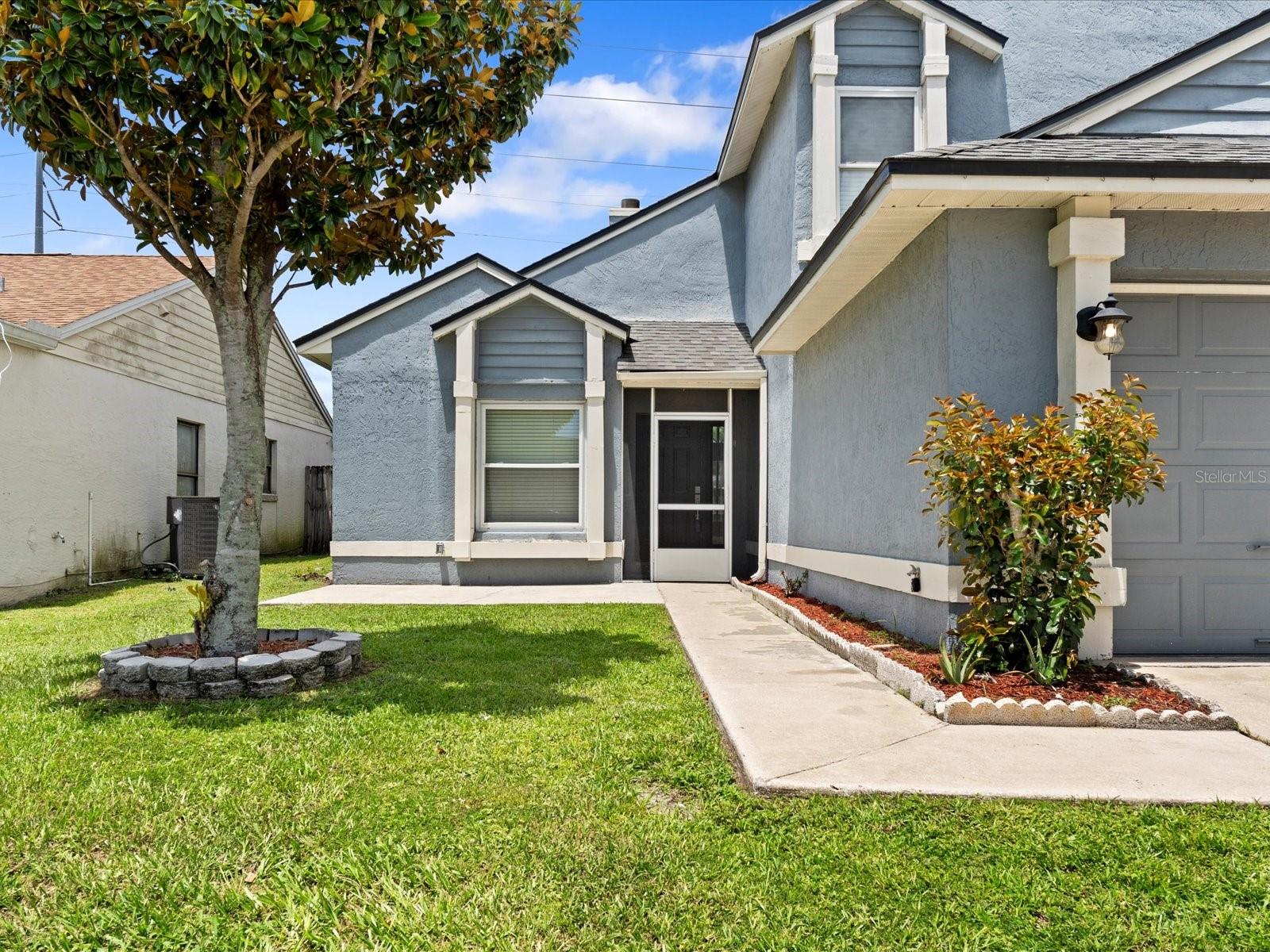 302 LAKEBREEZE CIR — home for sale