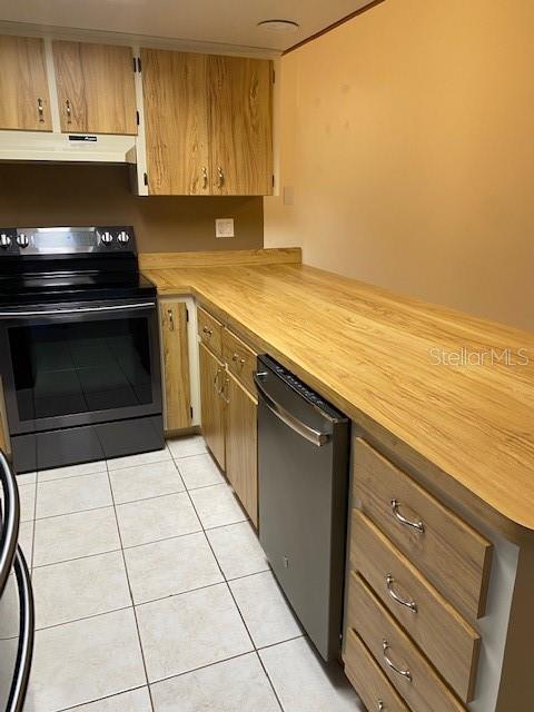 22 VILLAGE DR photo 3