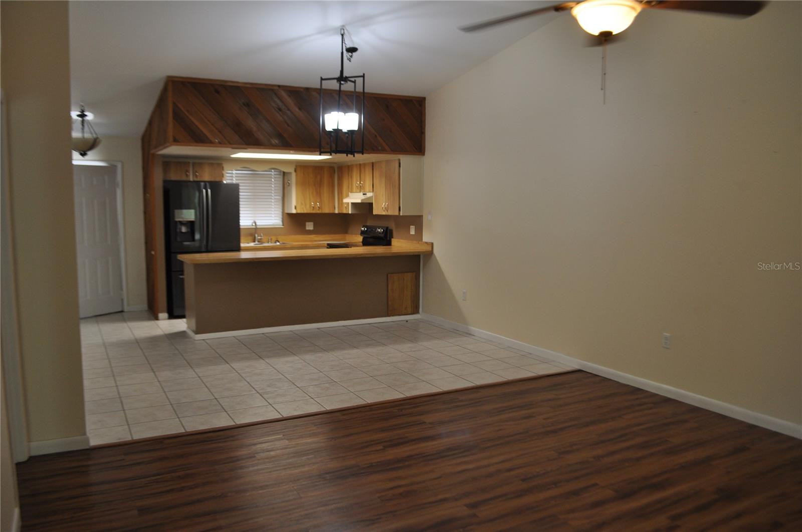 22 VILLAGE DR photo 4