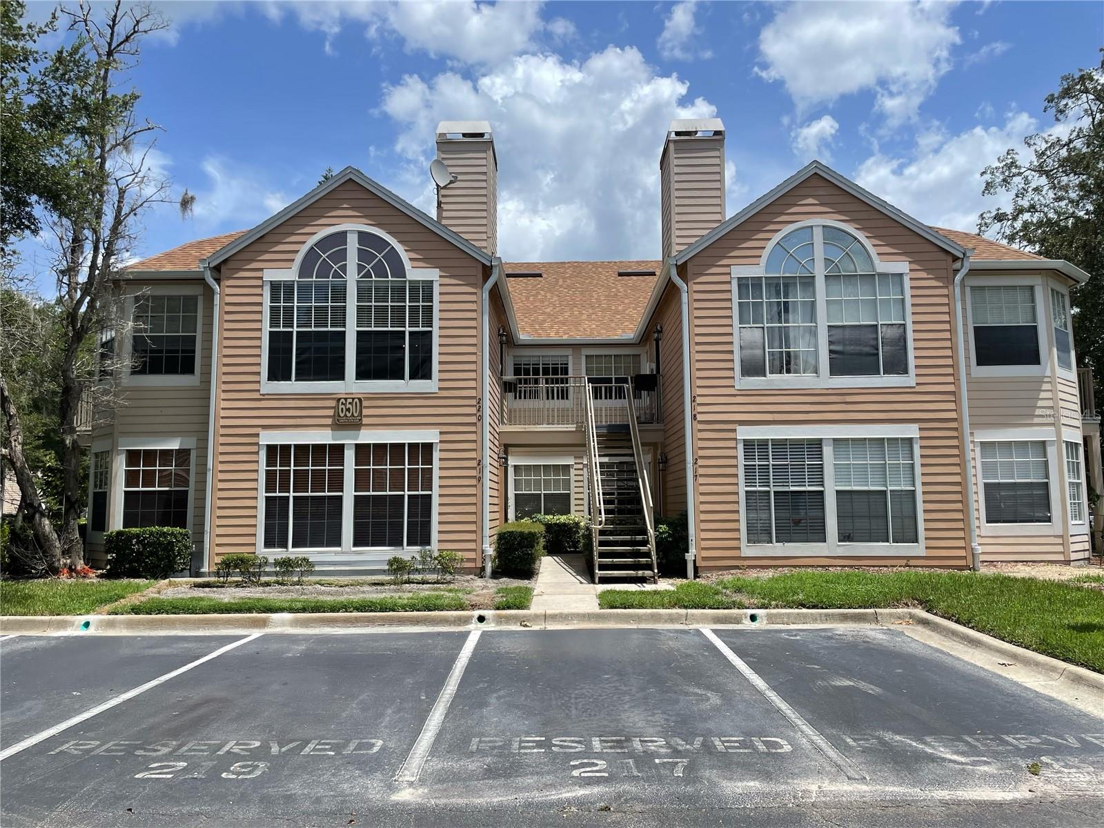 650 YOUNGSTOWN PKWY #220