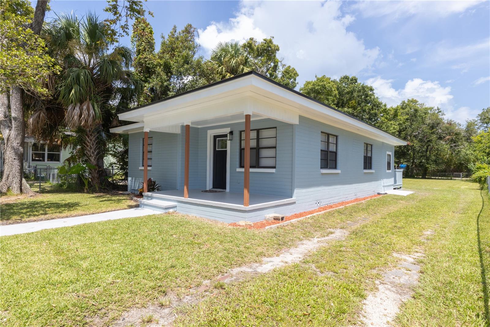 136 TAYLOR AVE photo 3