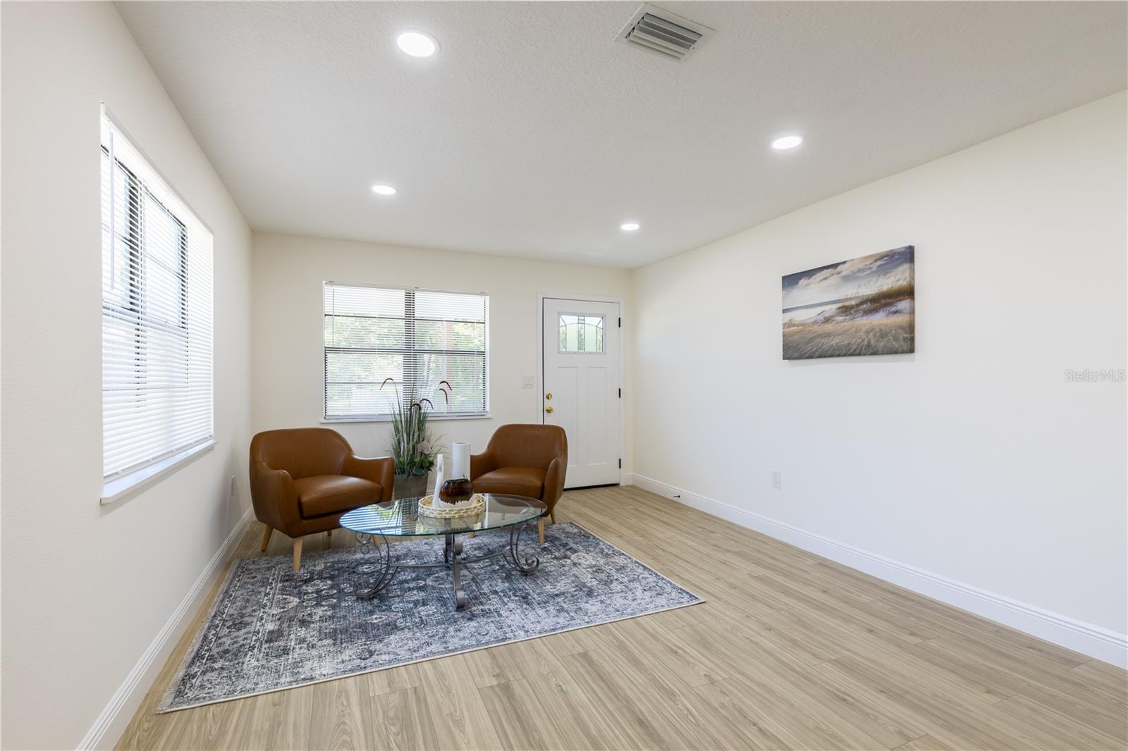 136 TAYLOR AVE photo 4