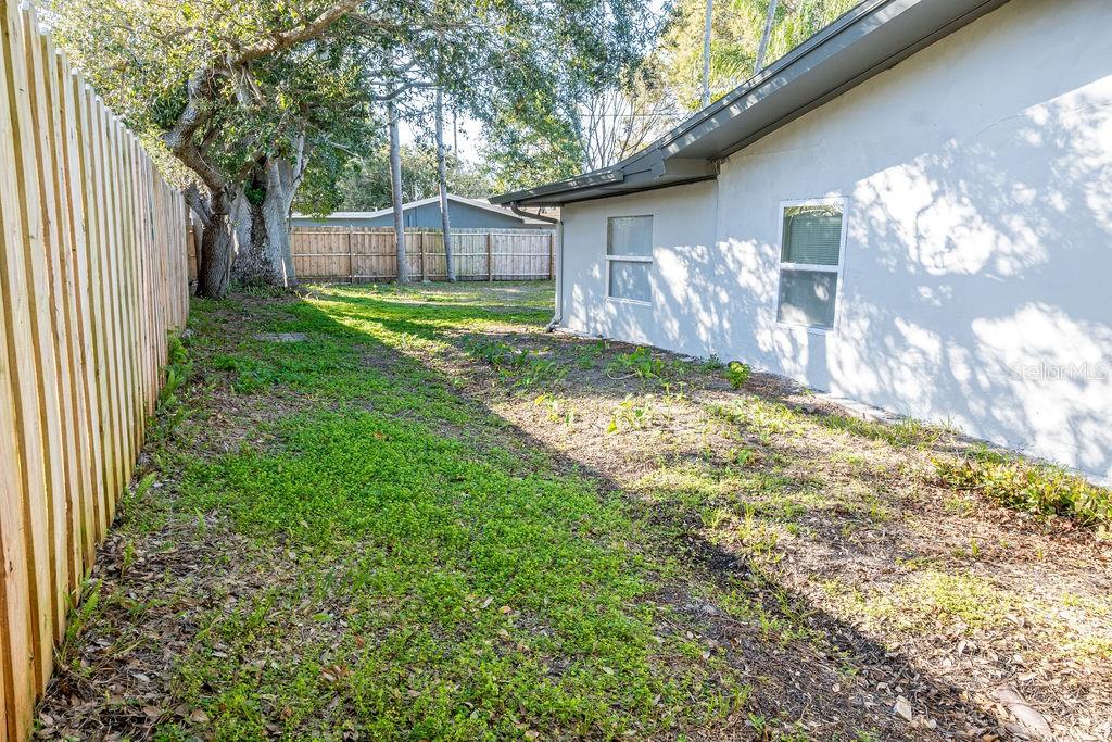 1920 N HIGHLAND AVE photo 2