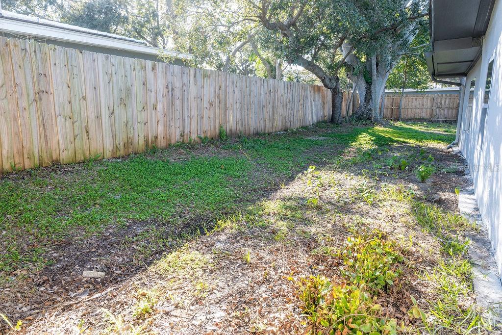 1920 N HIGHLAND AVE photo 3