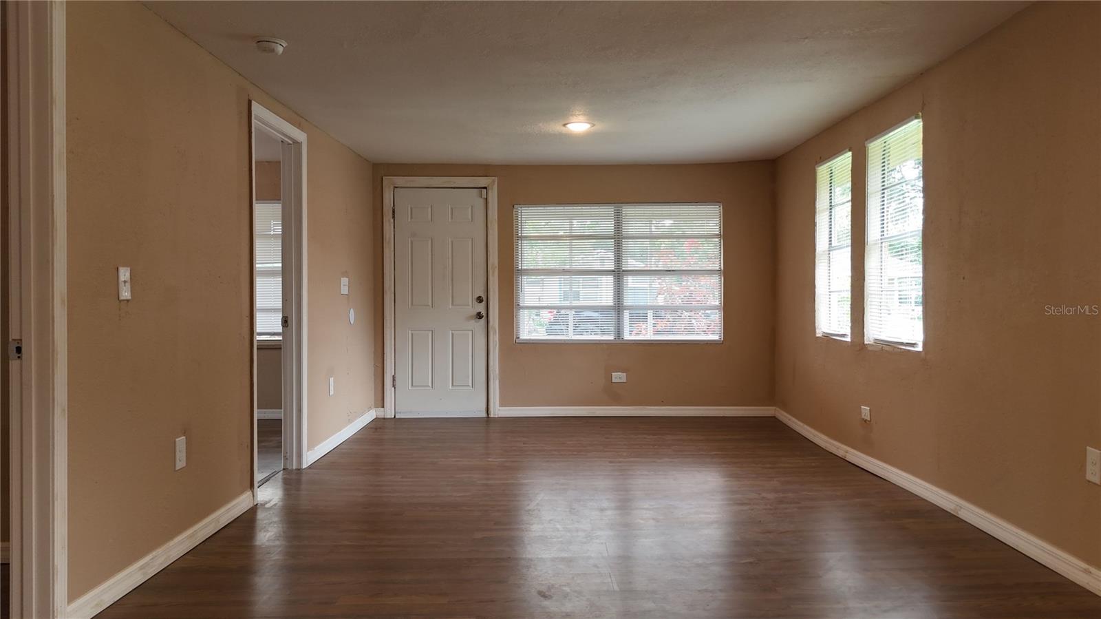 1017 WILLOW AVE photo 4