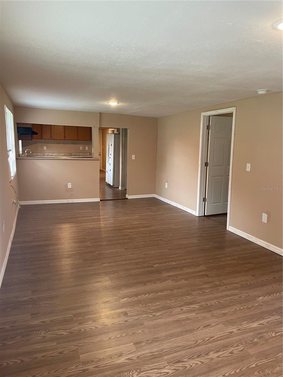 1017 WILLOW AVE photo 5