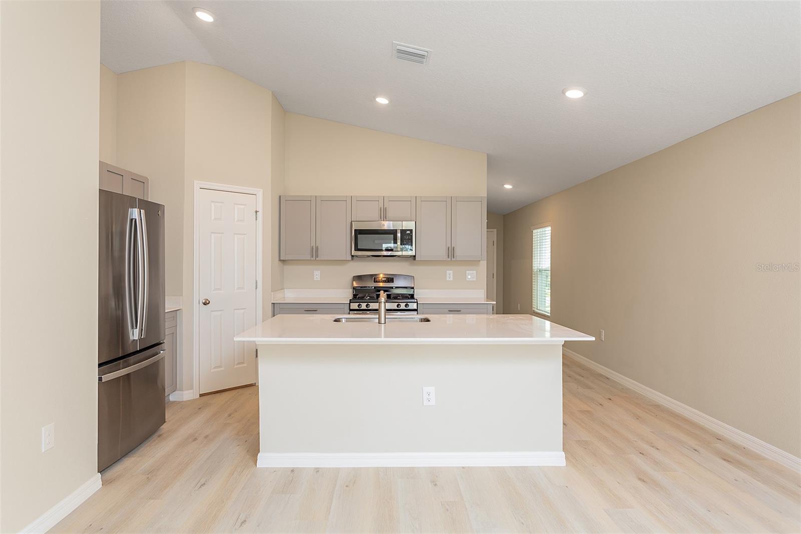 12125 CATTLESIDE DR photo 4