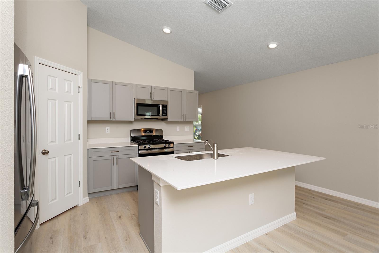 12125 CATTLESIDE DR photo 5