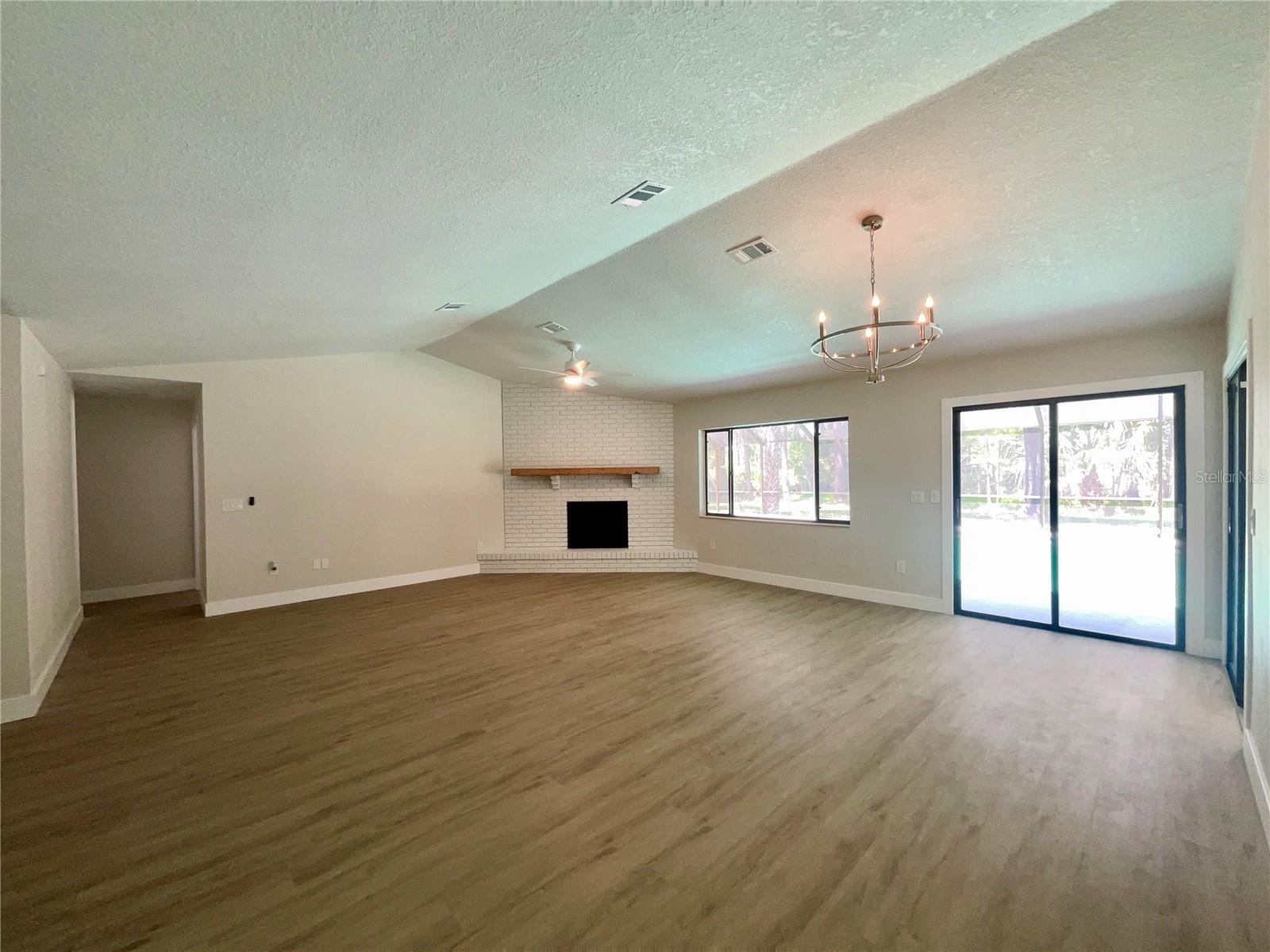 17 EVANS DR photo 3