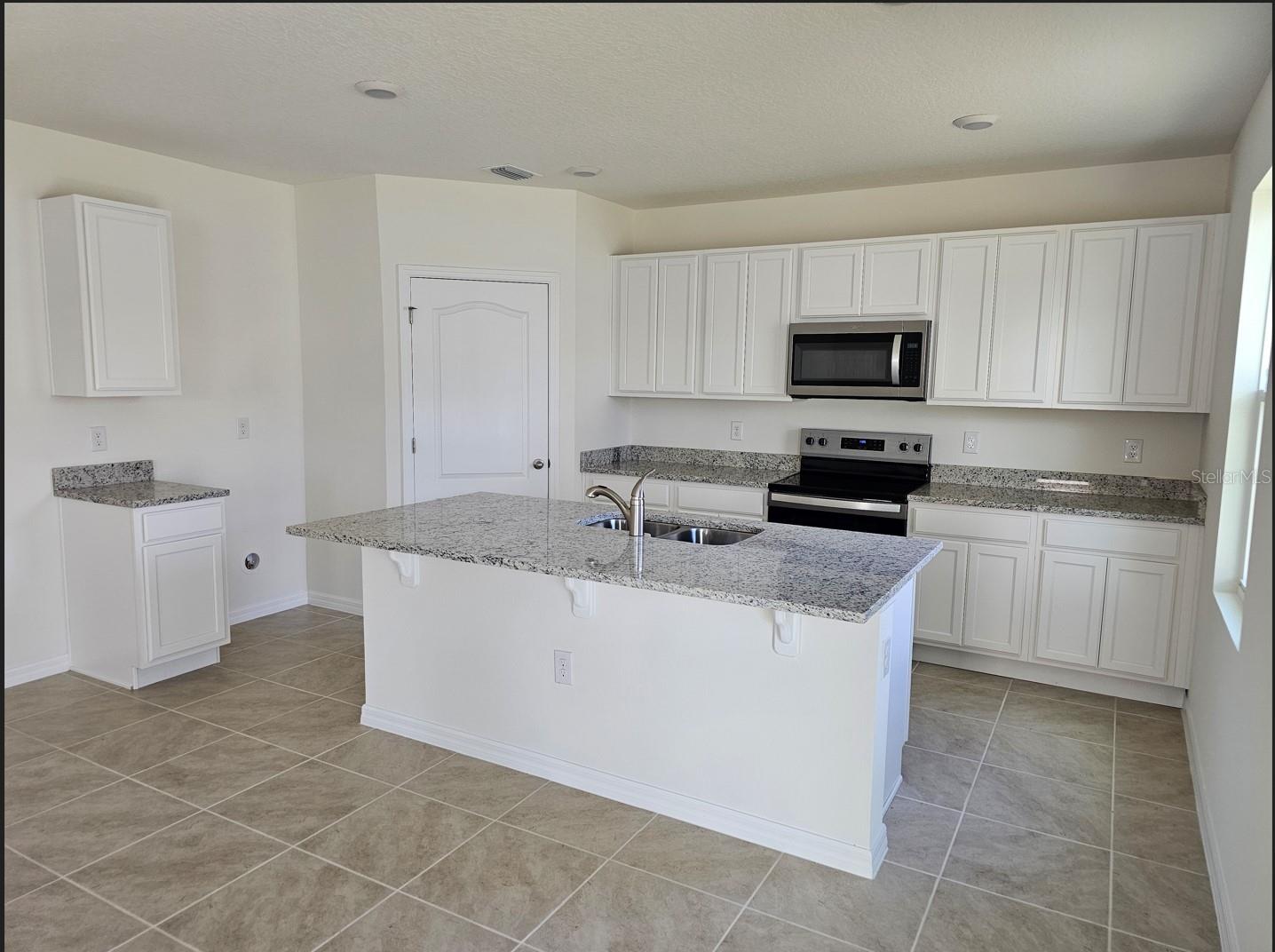 3951 RORY OAK CIR photo 3