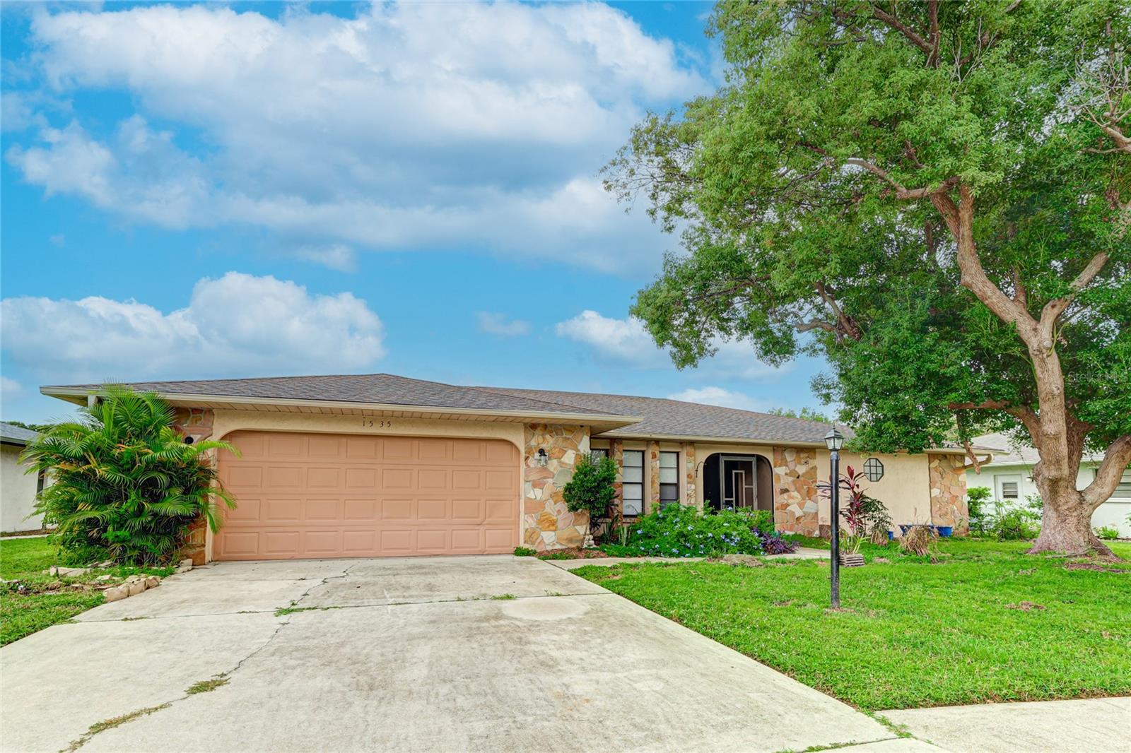 1535 BAY HILL CIR photo 2