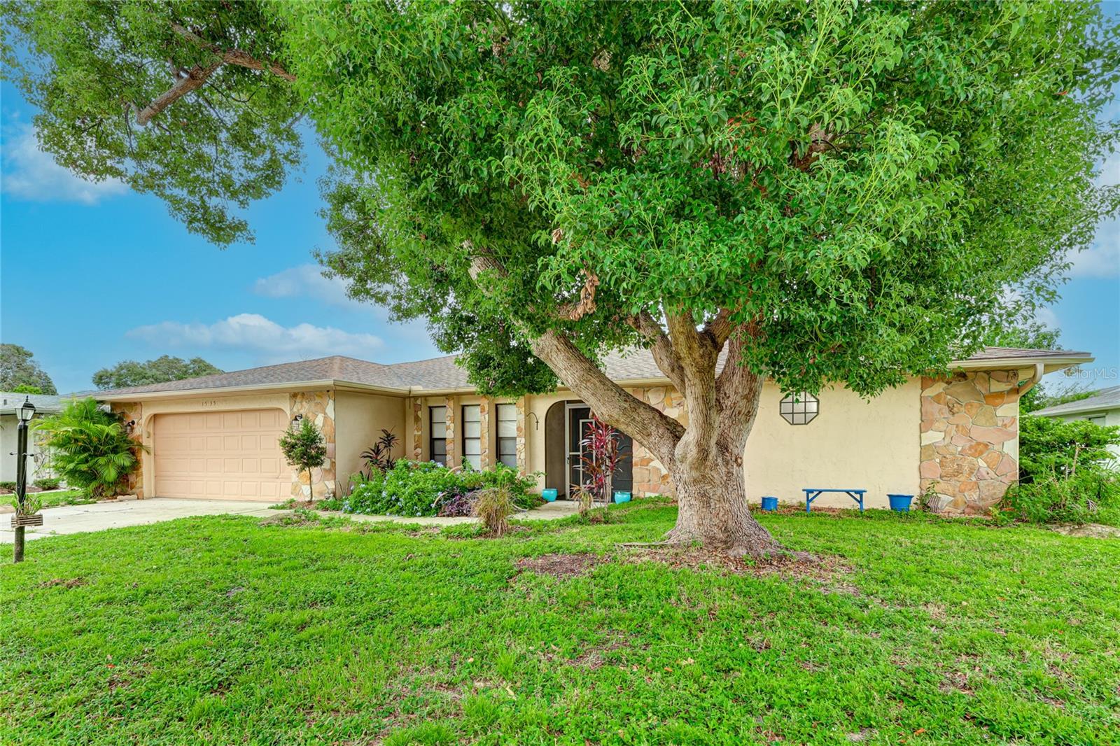 1535 BAY HILL CIR photo 3
