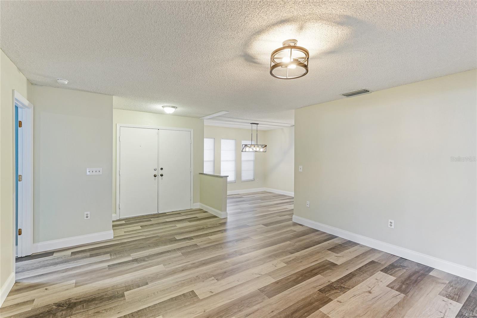 1535 BAY HILL CIR photo 5