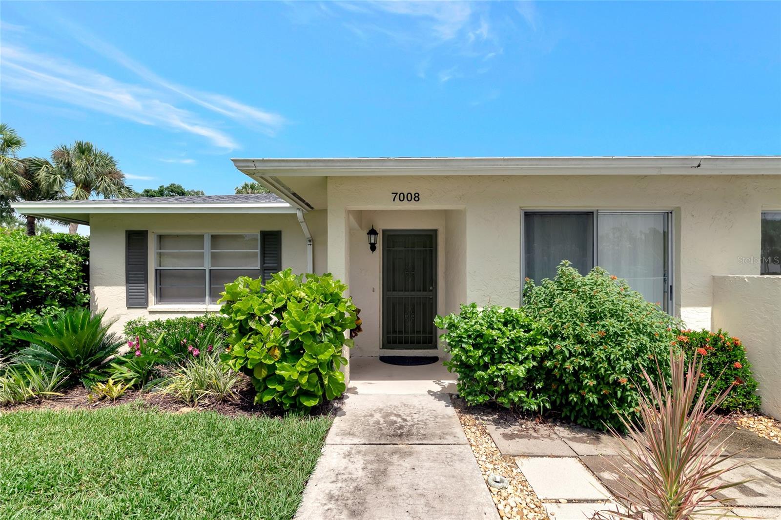 7008 W COUNTRY CLUB DR N #139 — home for sale