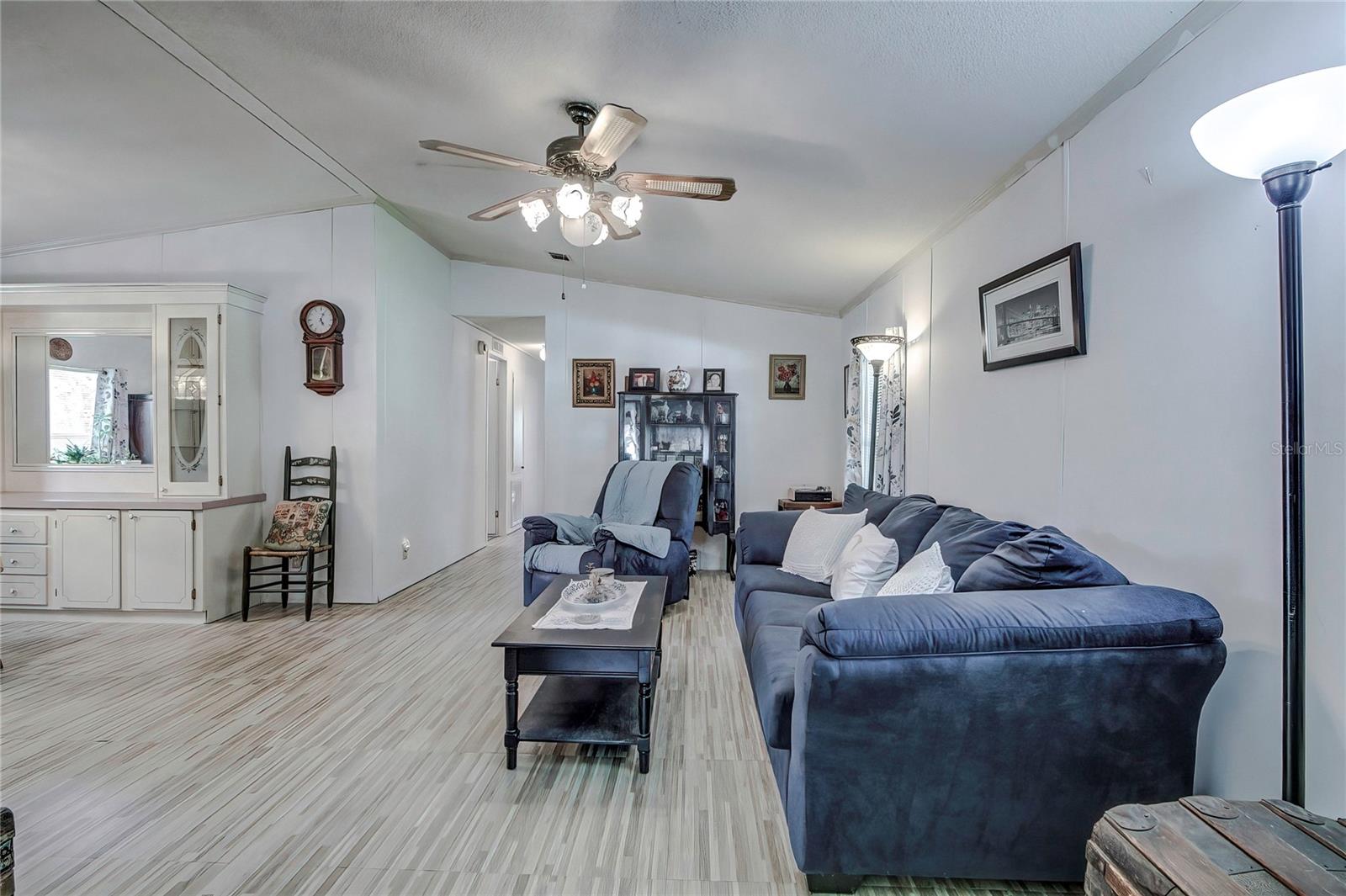 2757 KINGSWOOD CIR photo 3