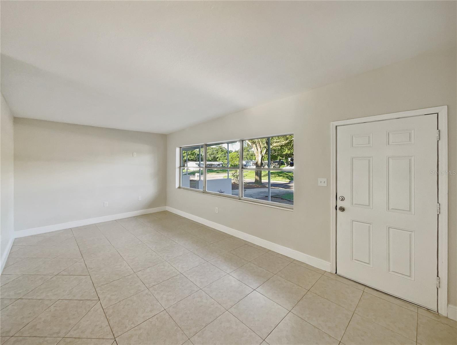 1309 ATLANTIS DR photo 3