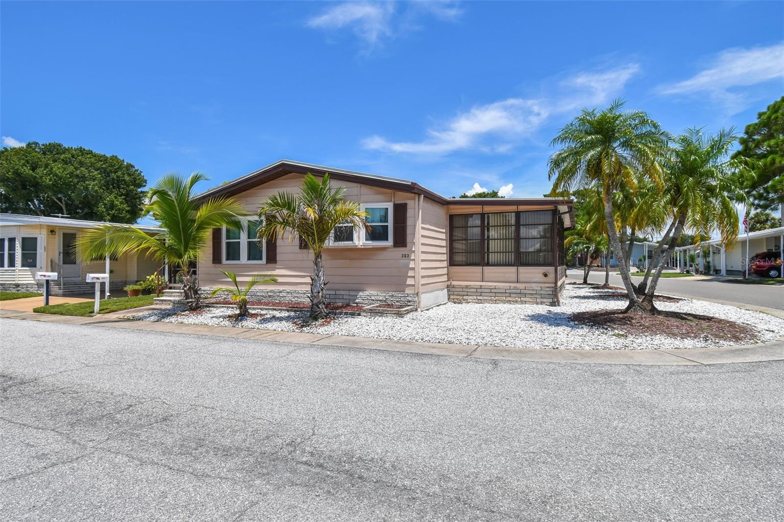 203 DOLPHIN DR N photo 2