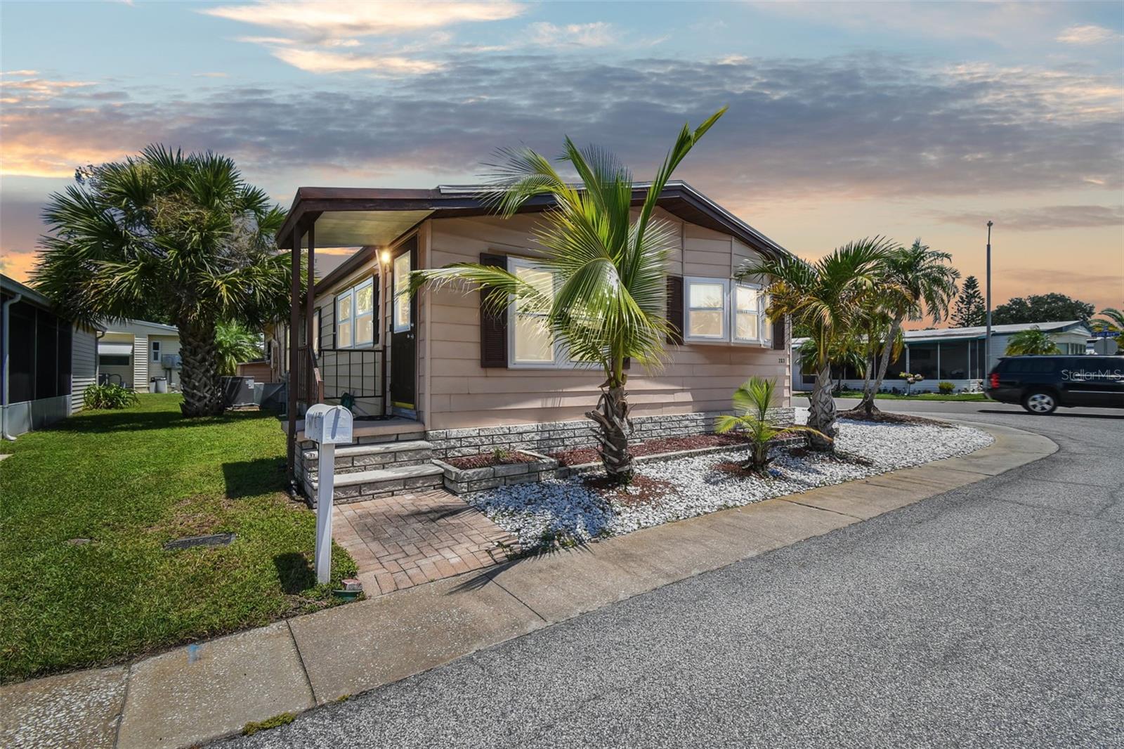 203 DOLPHIN DR N photo 3