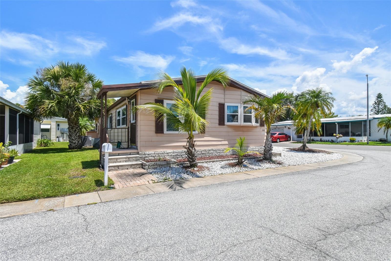 203 DOLPHIN DR N photo 4