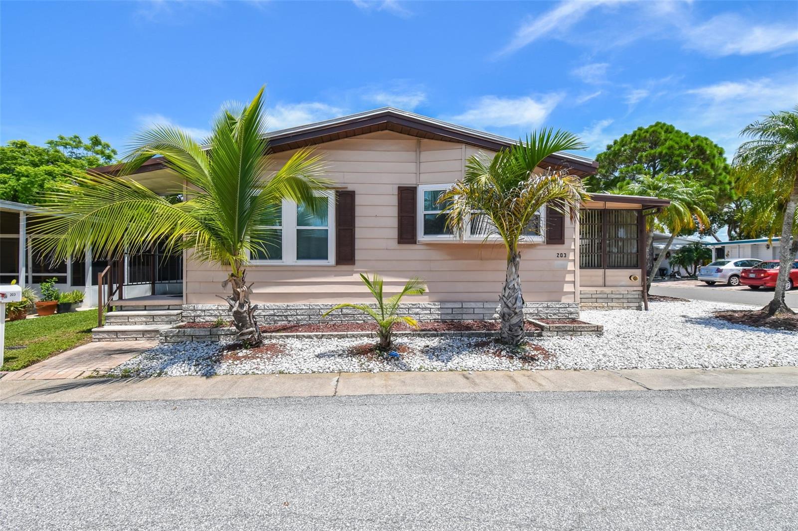 203 DOLPHIN DR N photo 5