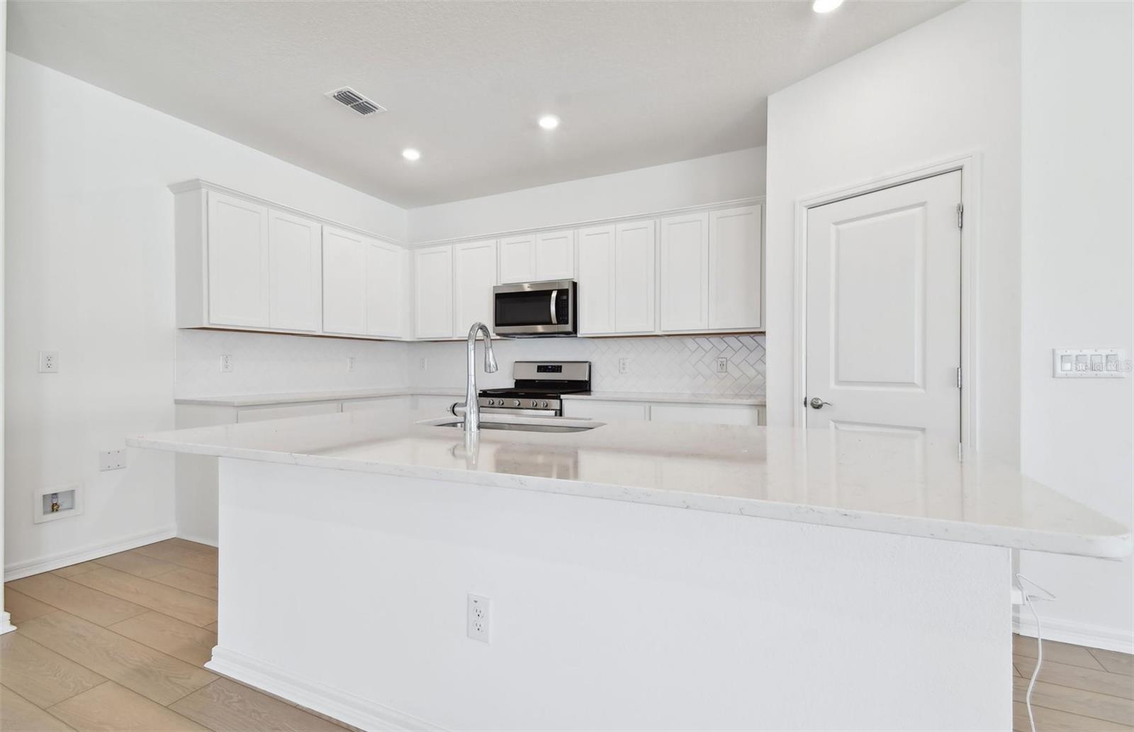 3008 FOREST MEADOW AVE photo 4