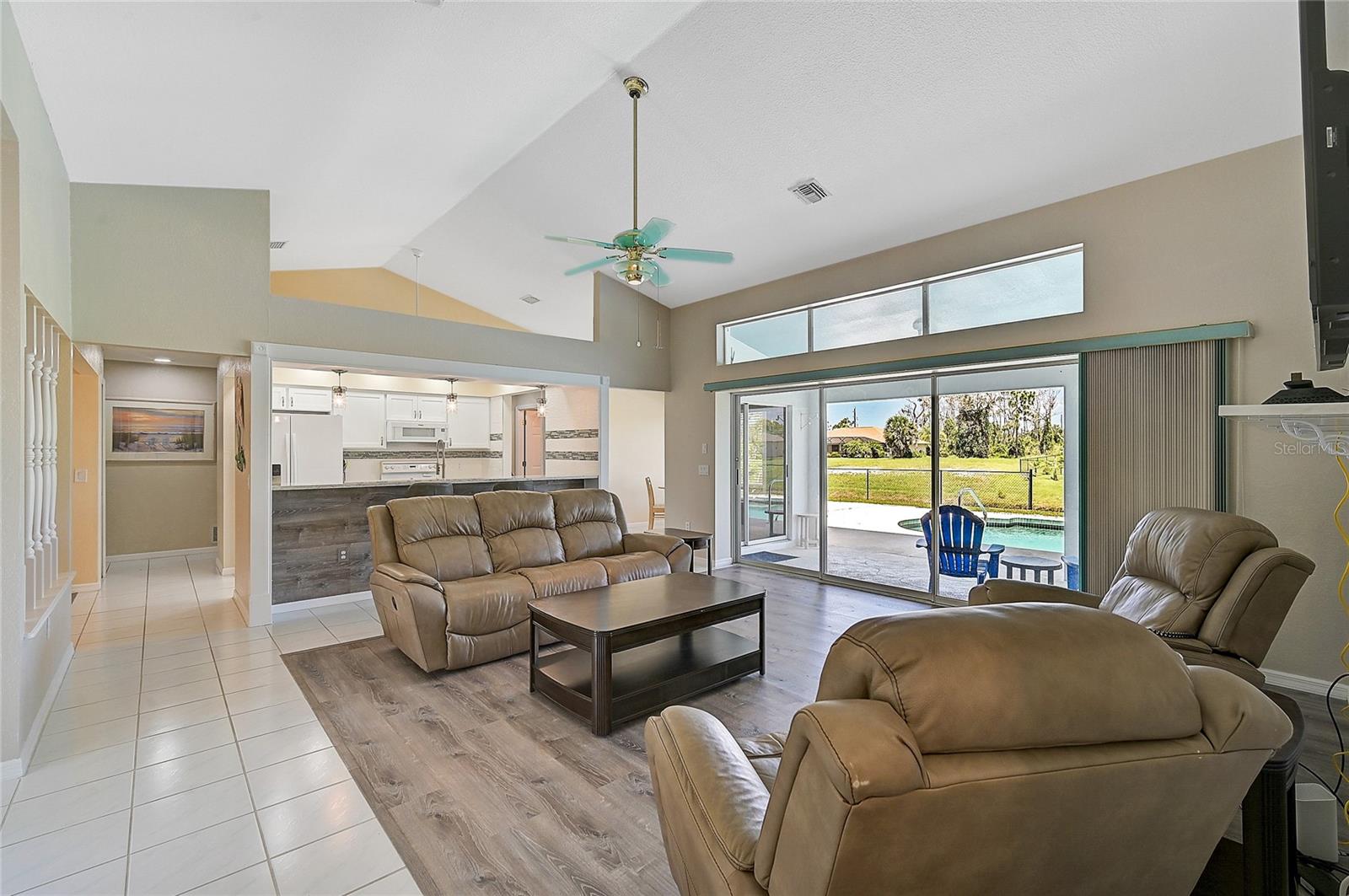 447 ROTONDA CIR photo 3