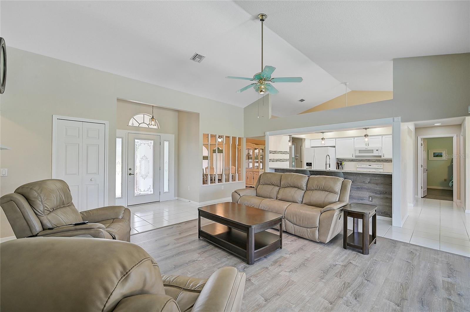447 ROTONDA CIR photo 4