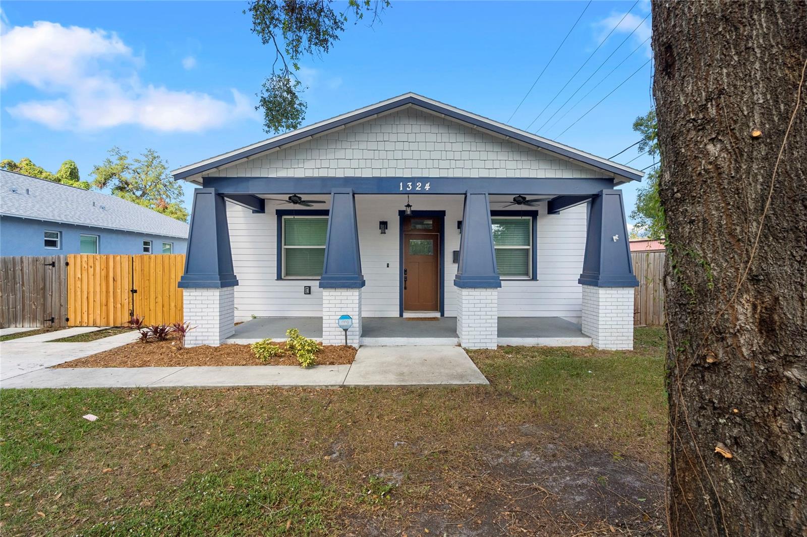 1324 E GIDDENS AVE photo 5