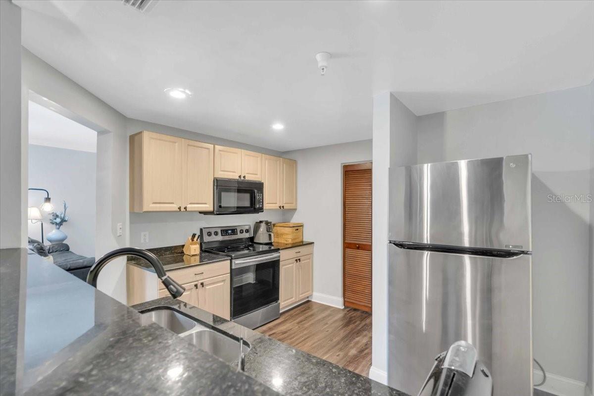 215 CENTRAL AVE #4F photo 5