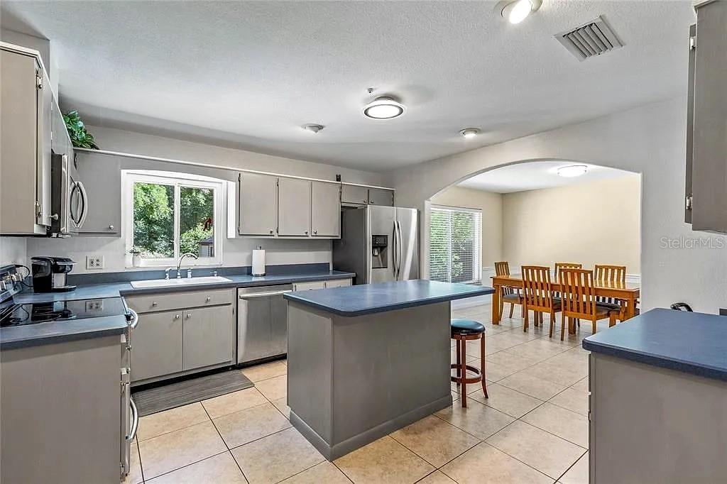 121 CANDLEWICK RD photo 3