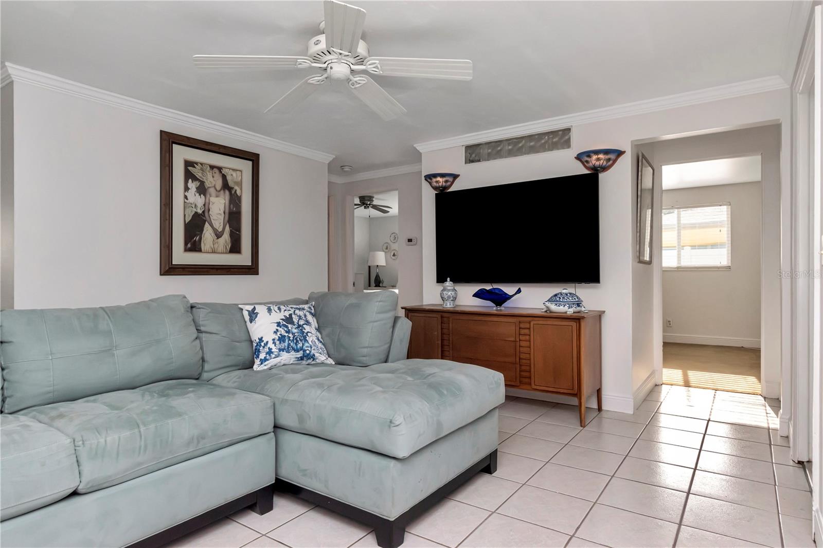 102 SHORE DR W photo 2