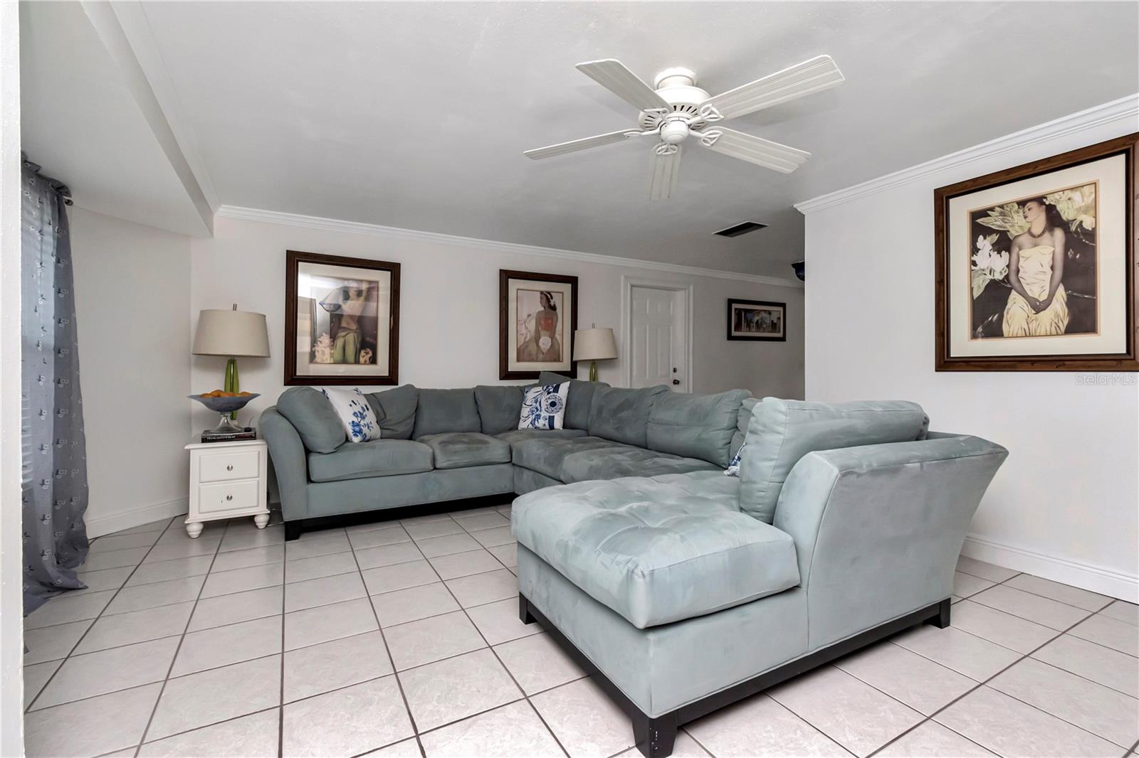 102 SHORE DR W photo 3