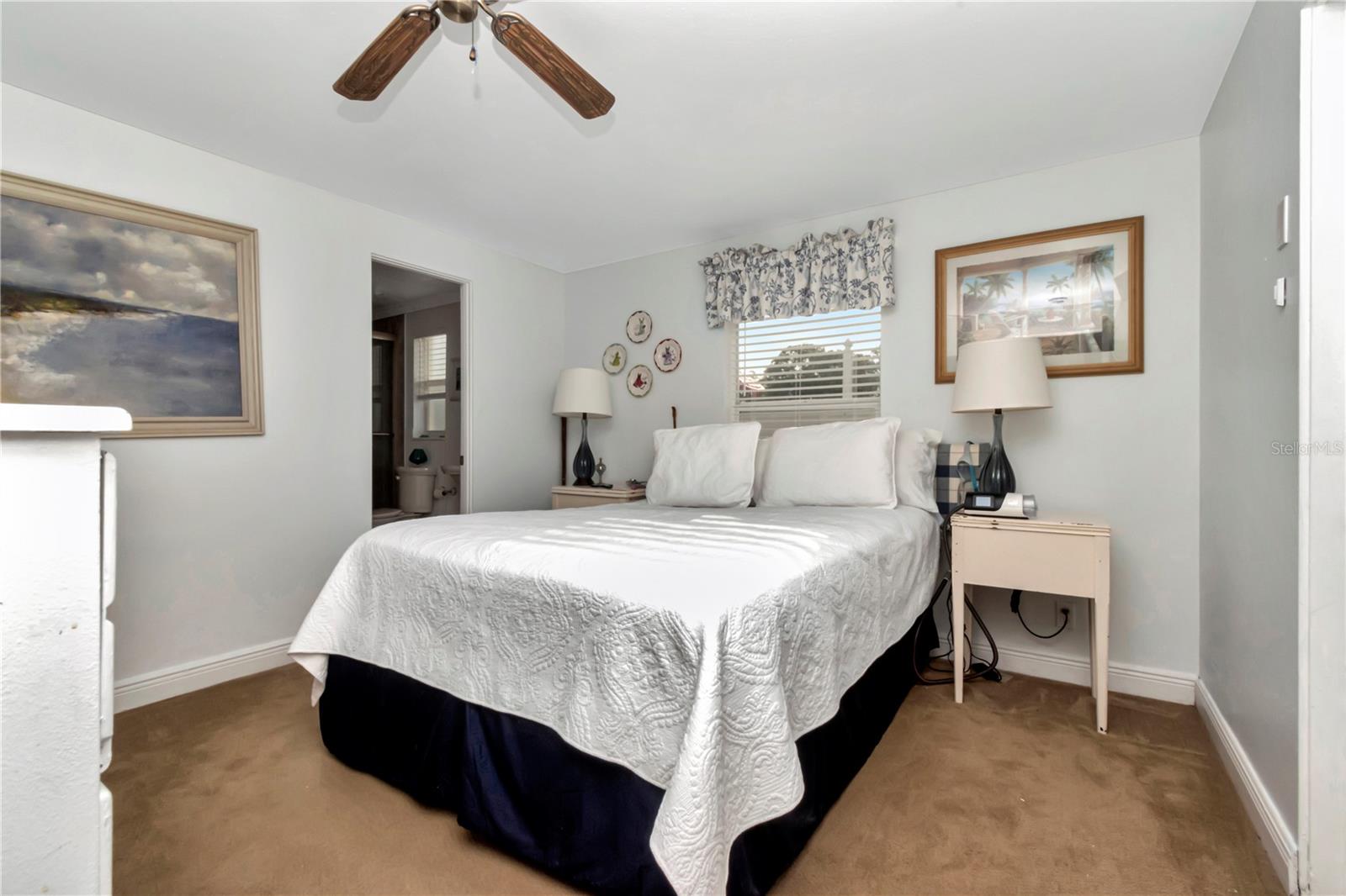 102 SHORE DR W photo 4