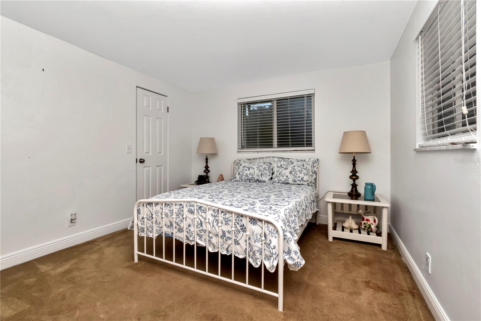 102 SHORE DR W photo 5