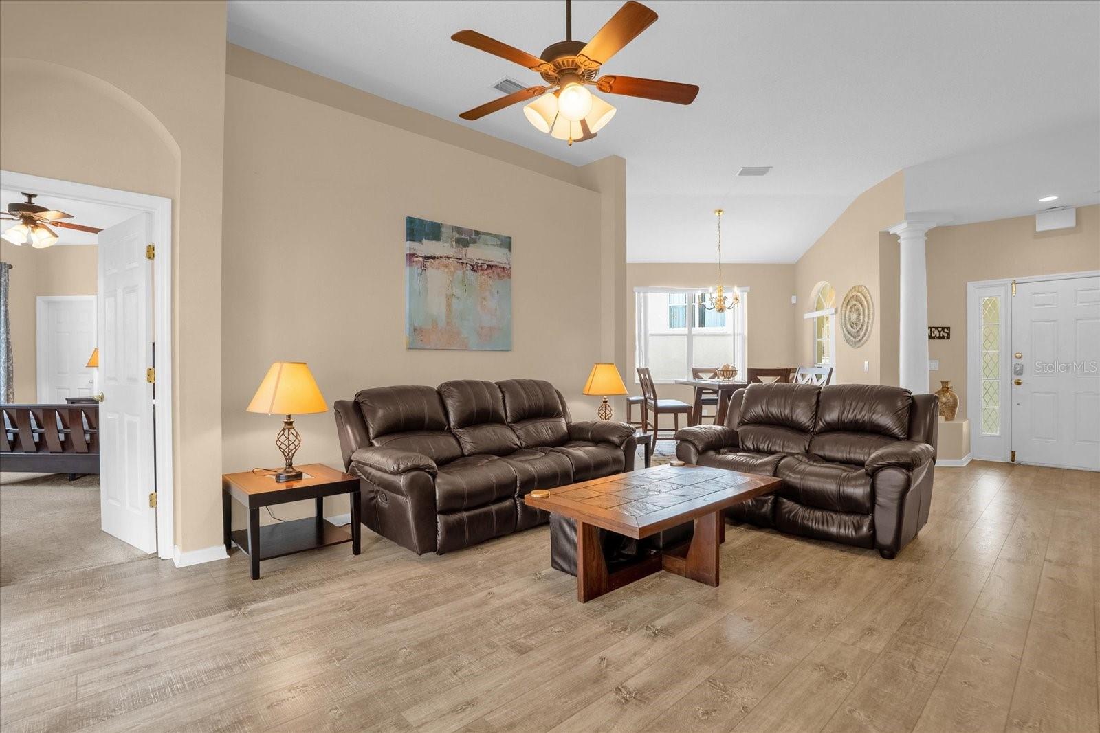 306 ORISTA DR photo 4