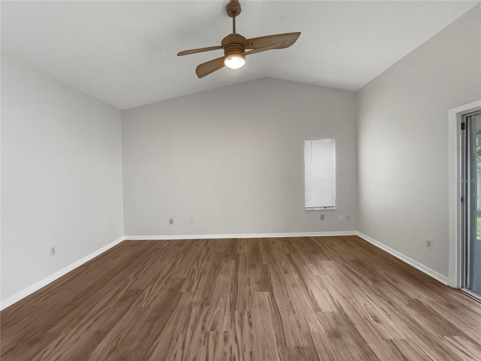 112 WINTERGLEN DR photo 3