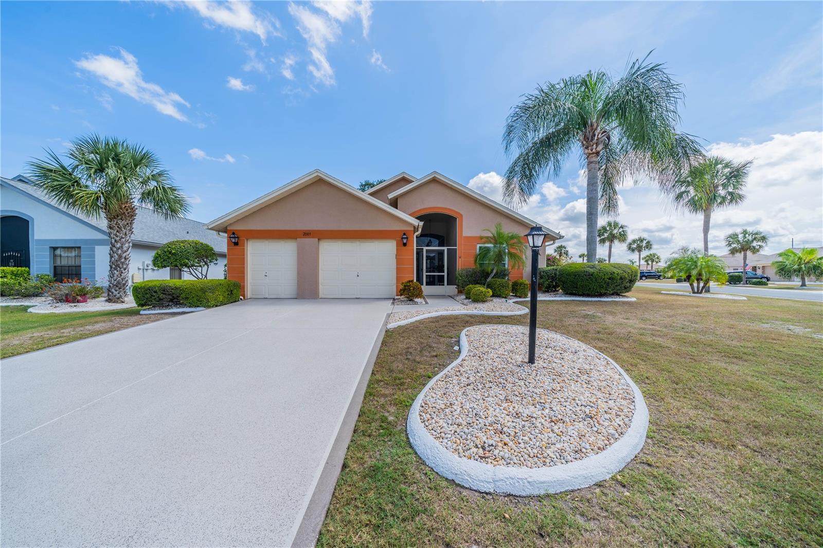 2009 PRESTANCIA LN photo 2