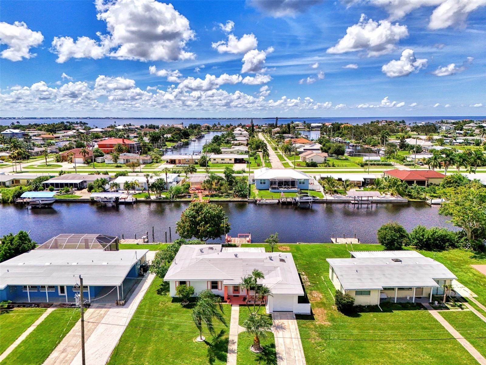 544 LINDLEY TER photo 4
