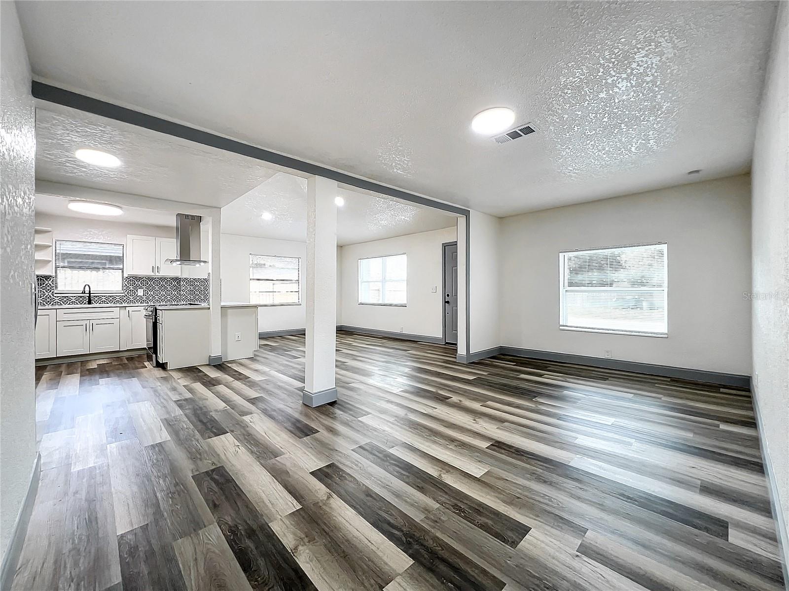 1306 CYPRESS AVE photo 3