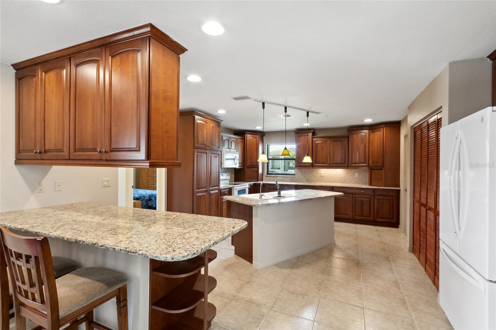 442 MACEDONIA DR photo 4