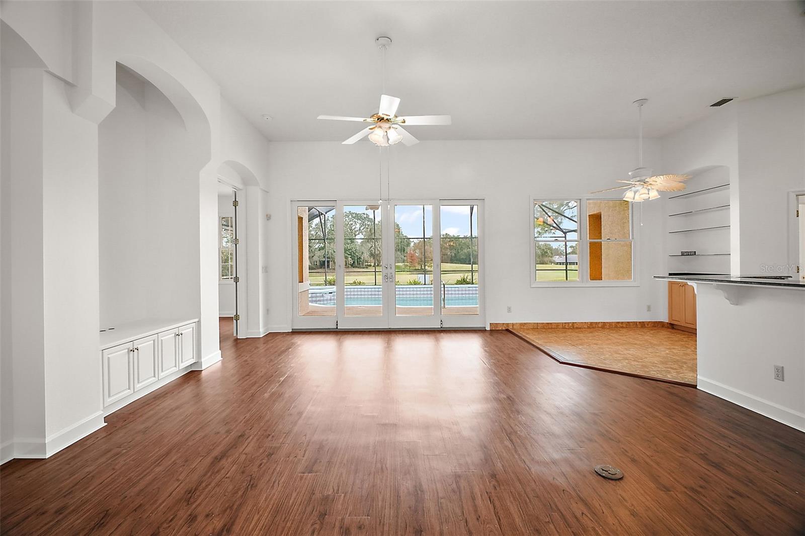 5008 GREENBRIAR TRL photo 3