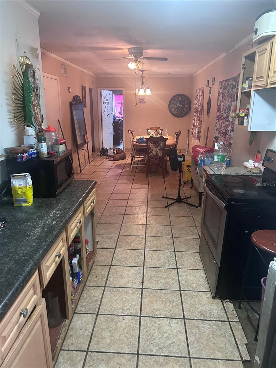 131 CALDWELL ST photo 3