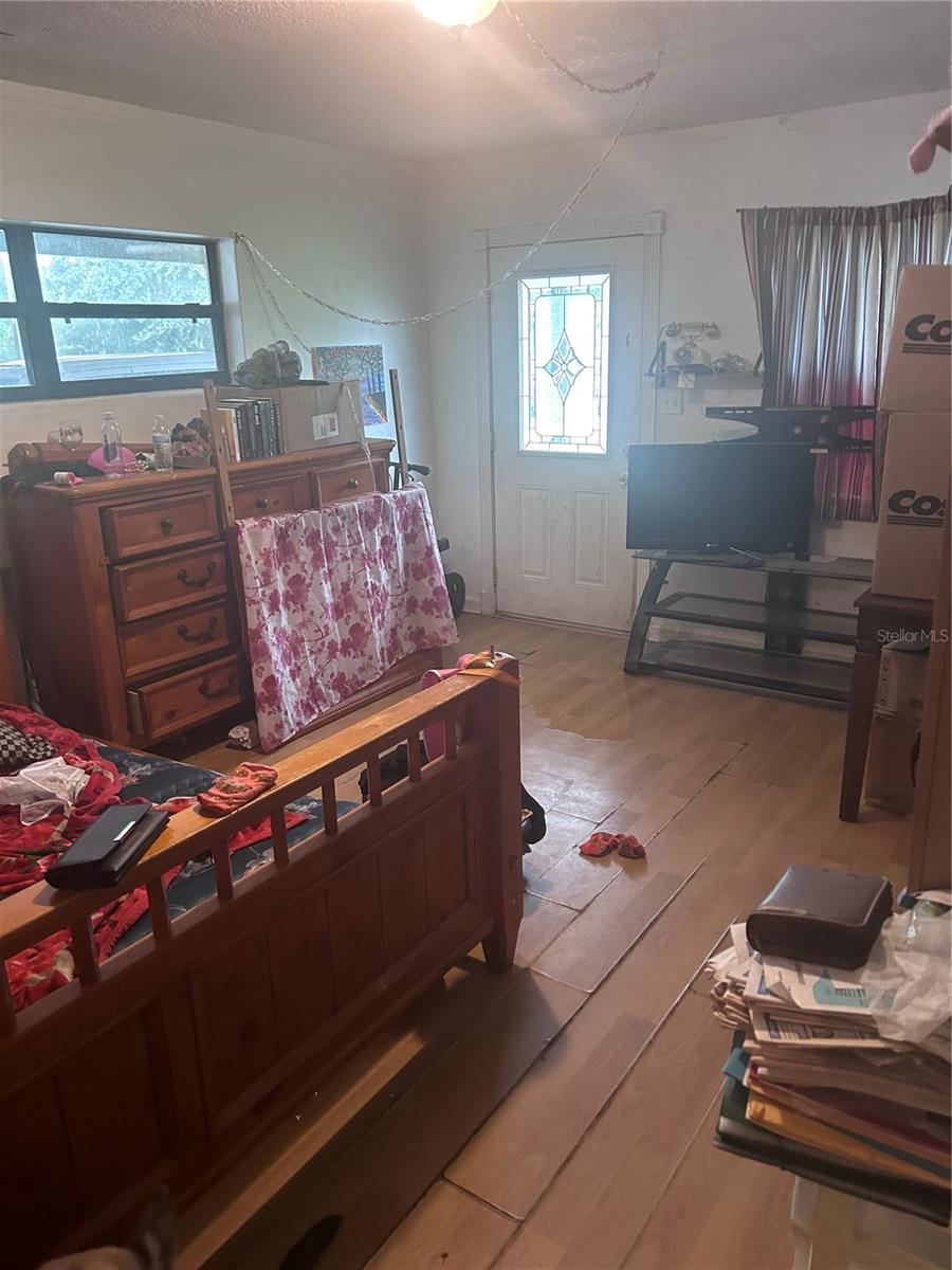 131 CALDWELL ST photo 4