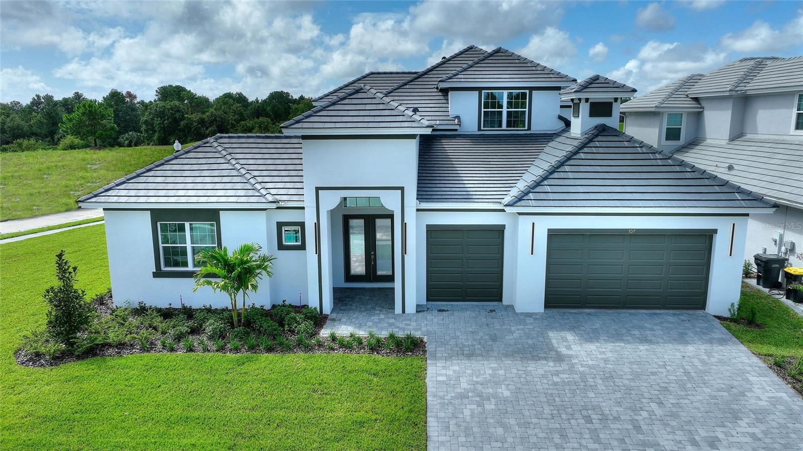 107 HAMPTON LOOP