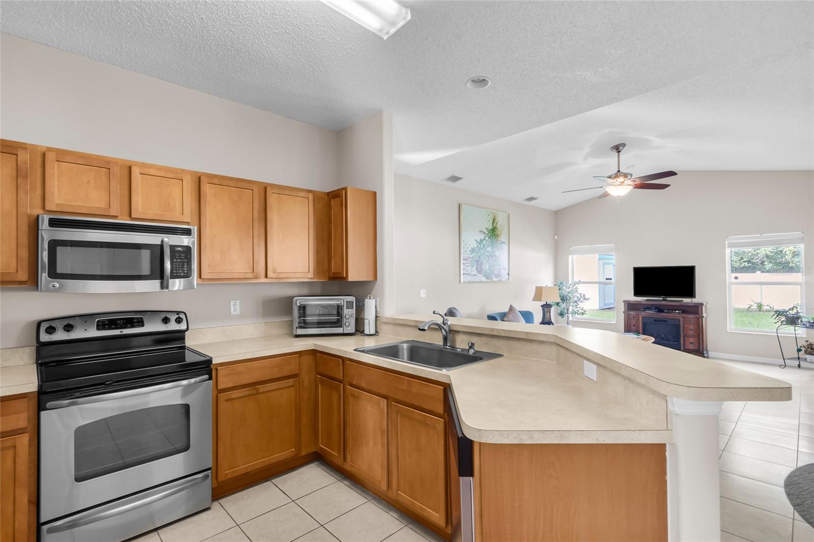 38 BEECHWOOD LN