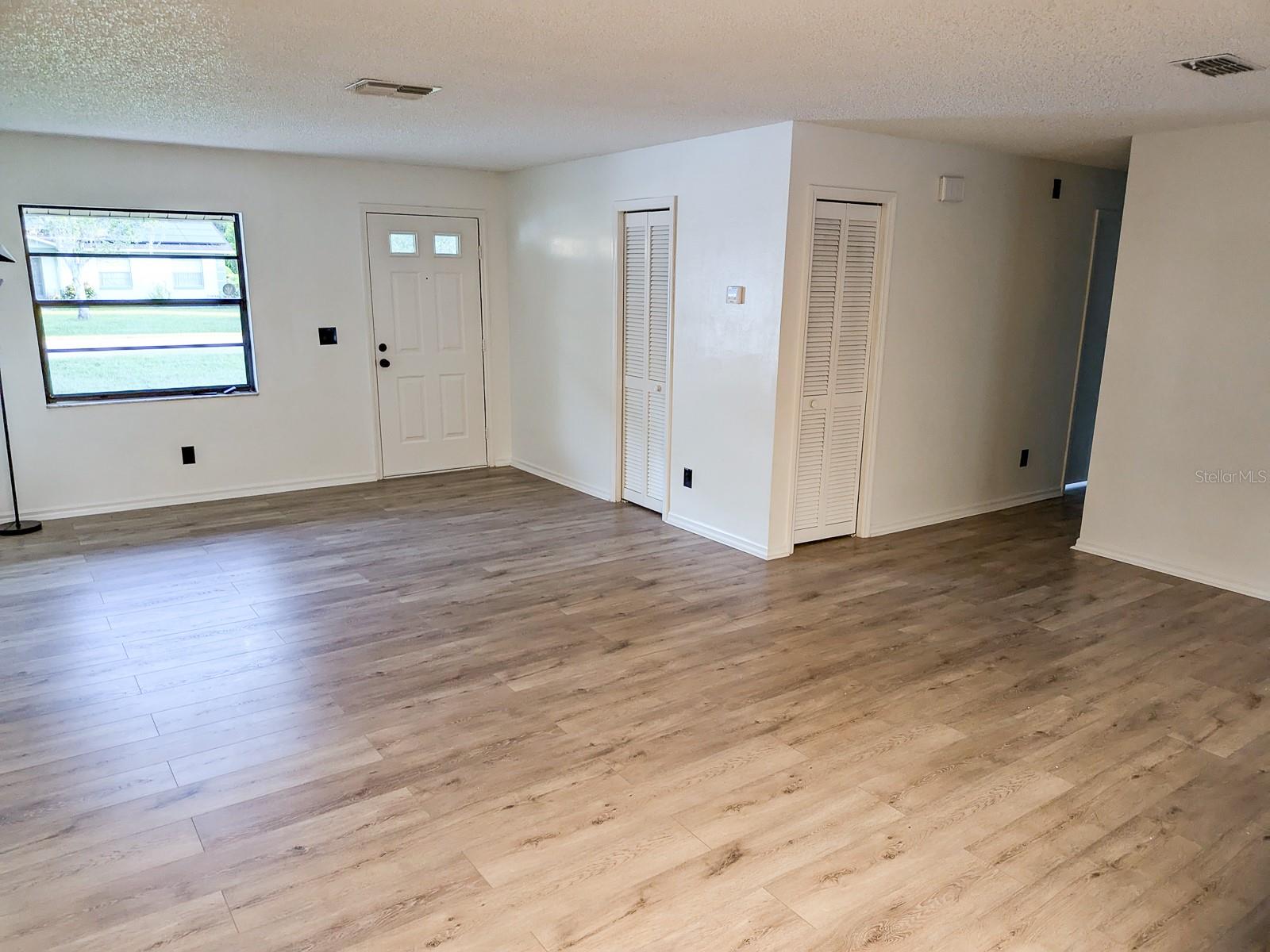 4814 LAKE SHORE DR photo 3
